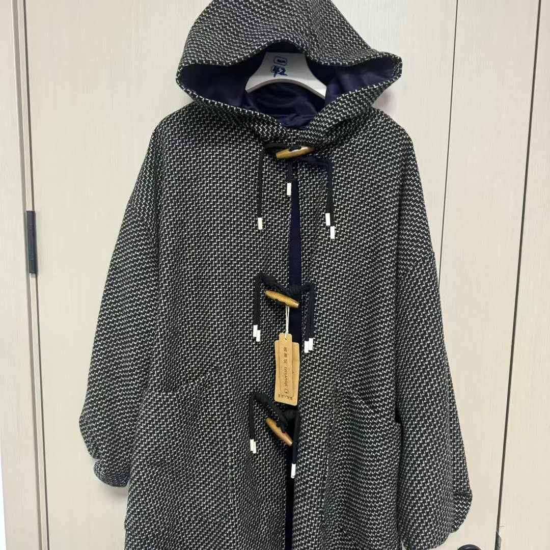 【沐木流浪记】黑色千鸟格牛角扣双大口袋连帽女装风衣z