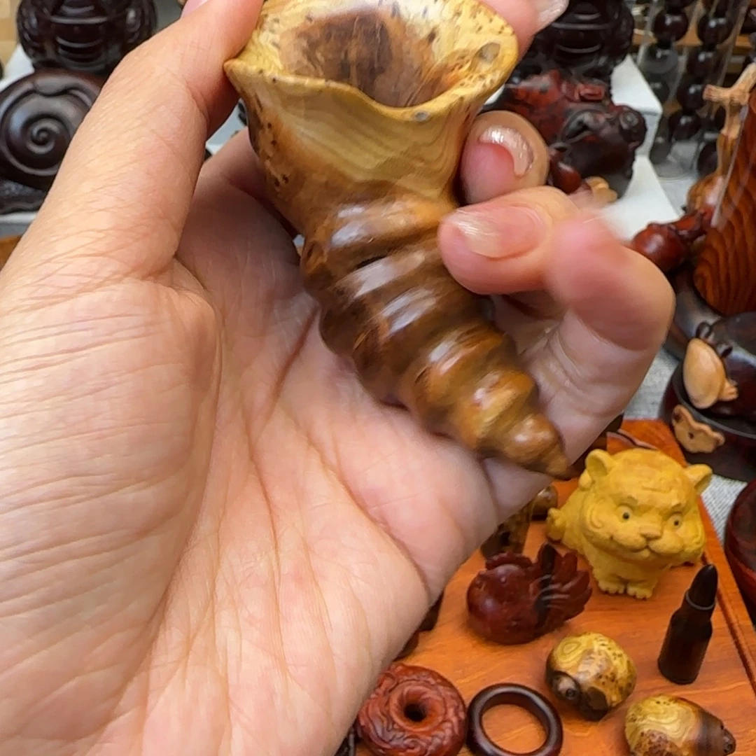 木麻梨疙瘩雕刻海螺把件