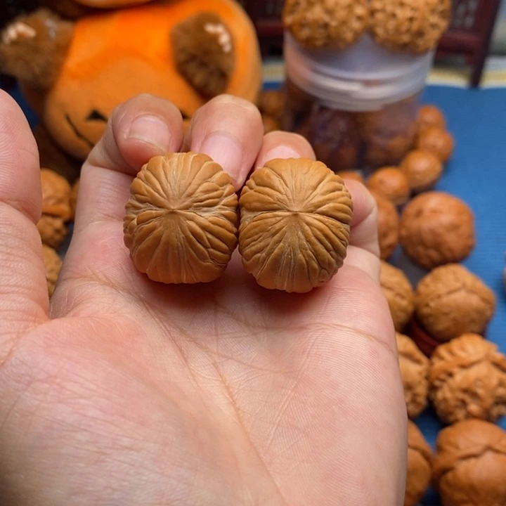 文玩核桃把件金丝南瓜