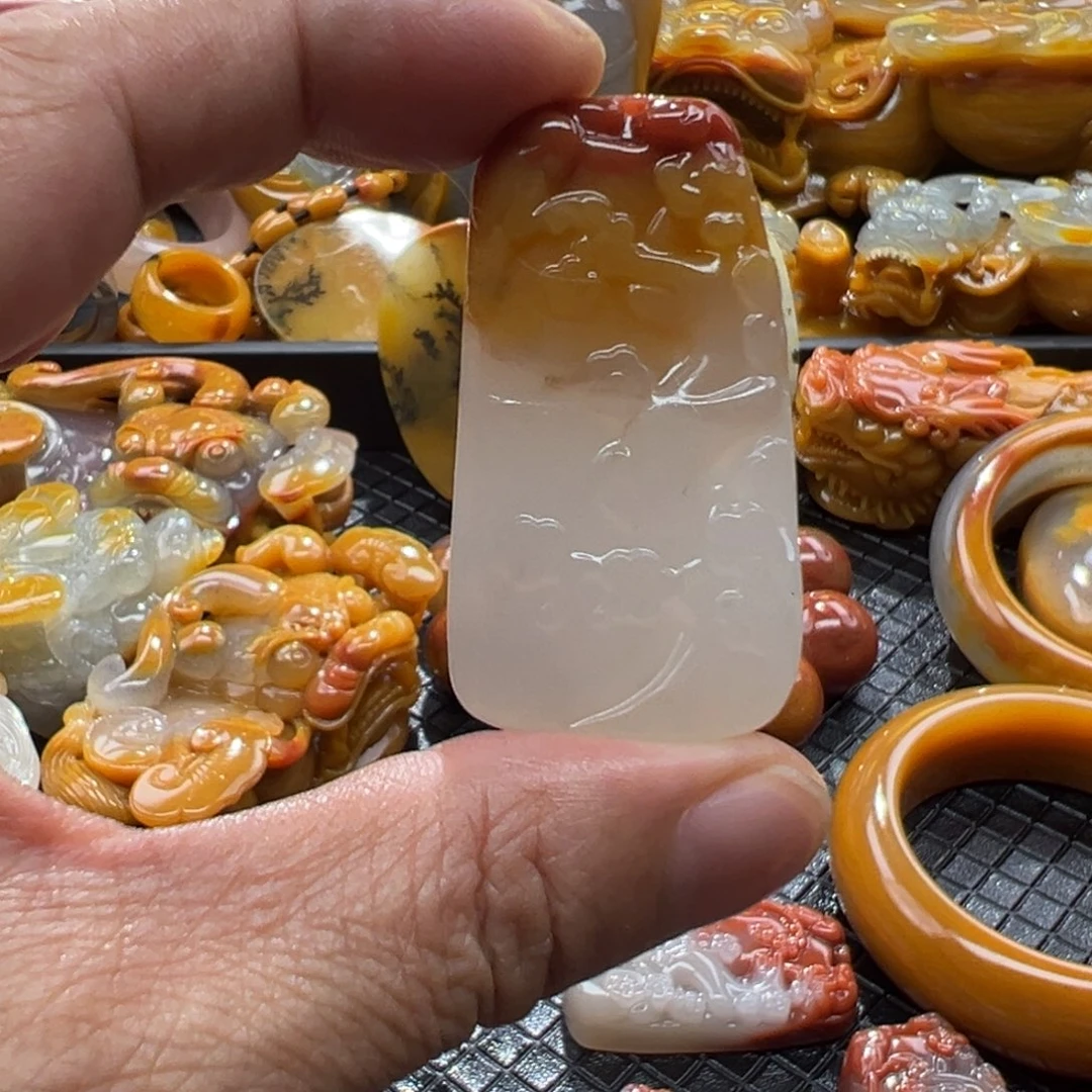 石英质玉未镶嵌颈饰