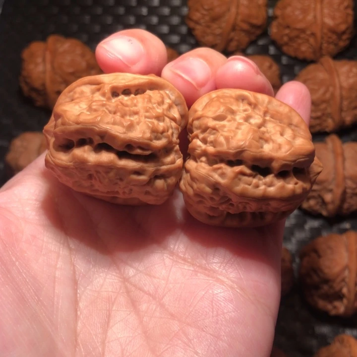 文玩核桃把件一线天四深开35