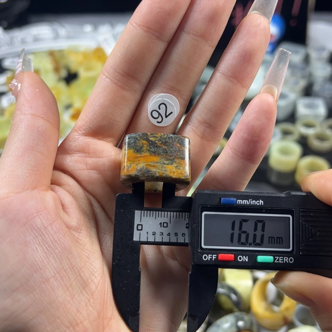 蛇纹石玉未镶嵌戒指