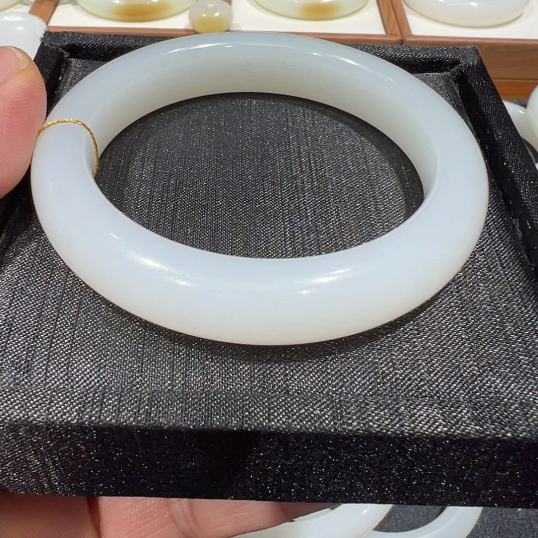 和田玉未镶嵌手镯