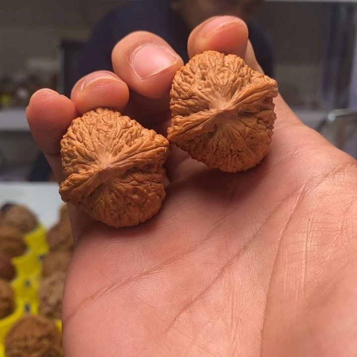 吊坠文玩核桃文玩核桃泥鳅背手捻34～