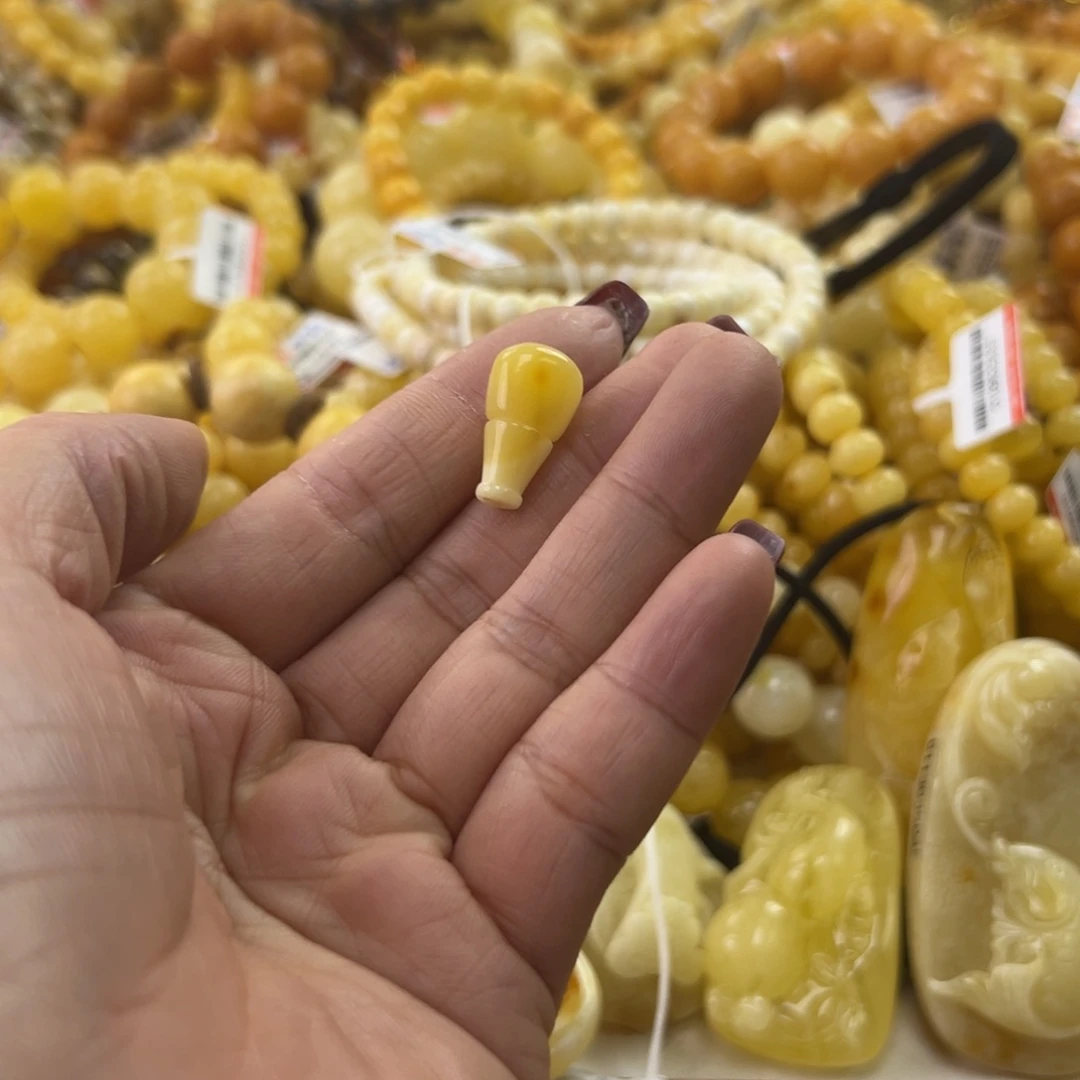 琥珀珠宝奇石未镶嵌