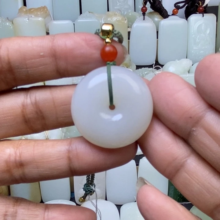 和田玉颈饰未镶嵌青***糖