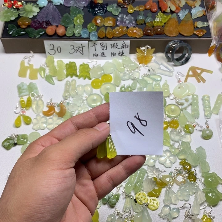 E***哥合金蛇纹石玉耳钉
