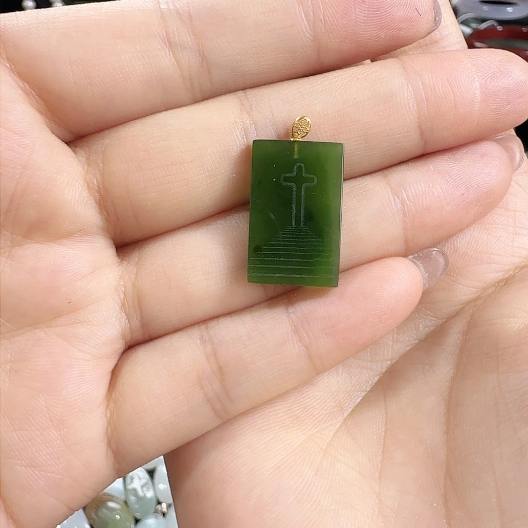 颈饰18K金镶嵌和田玉