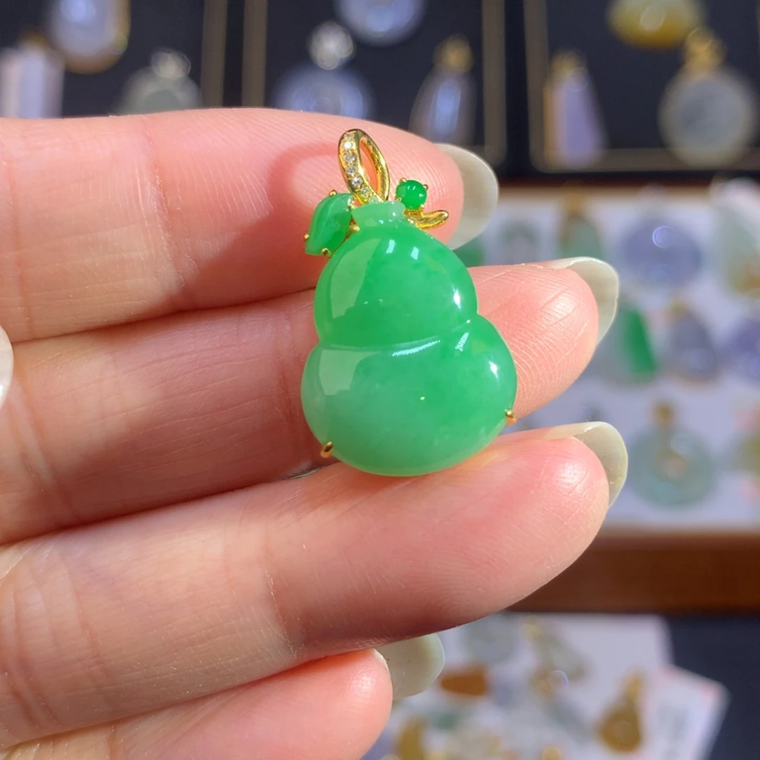 翡翠18K金镶嵌颈饰