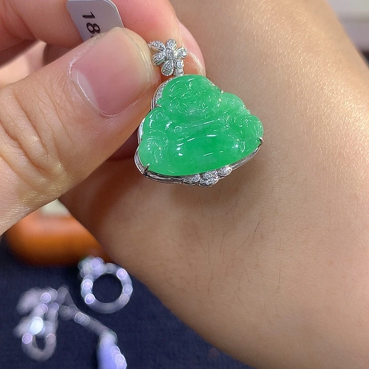 翡翠18K金镶嵌颈饰佛公