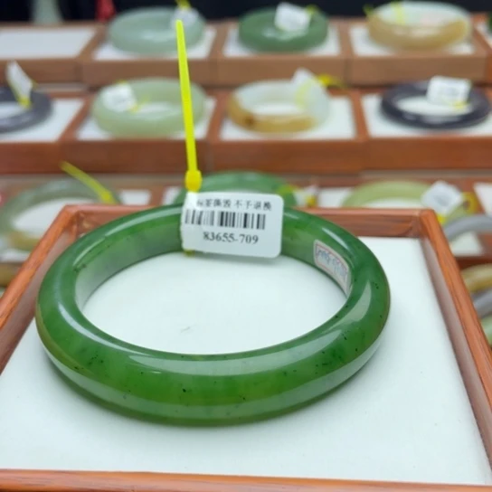 【闪购商品】和田玉手镯未镶嵌57