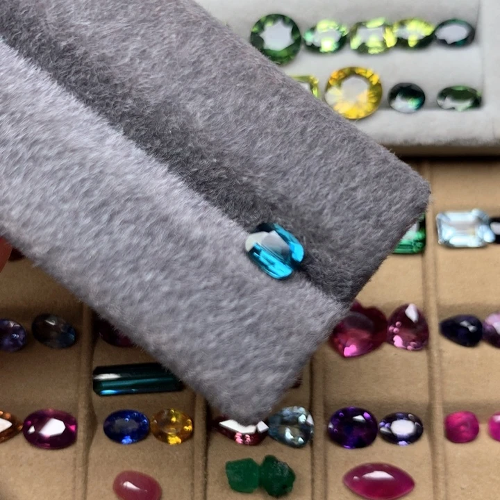 未镶嵌裸石一粒碧玺