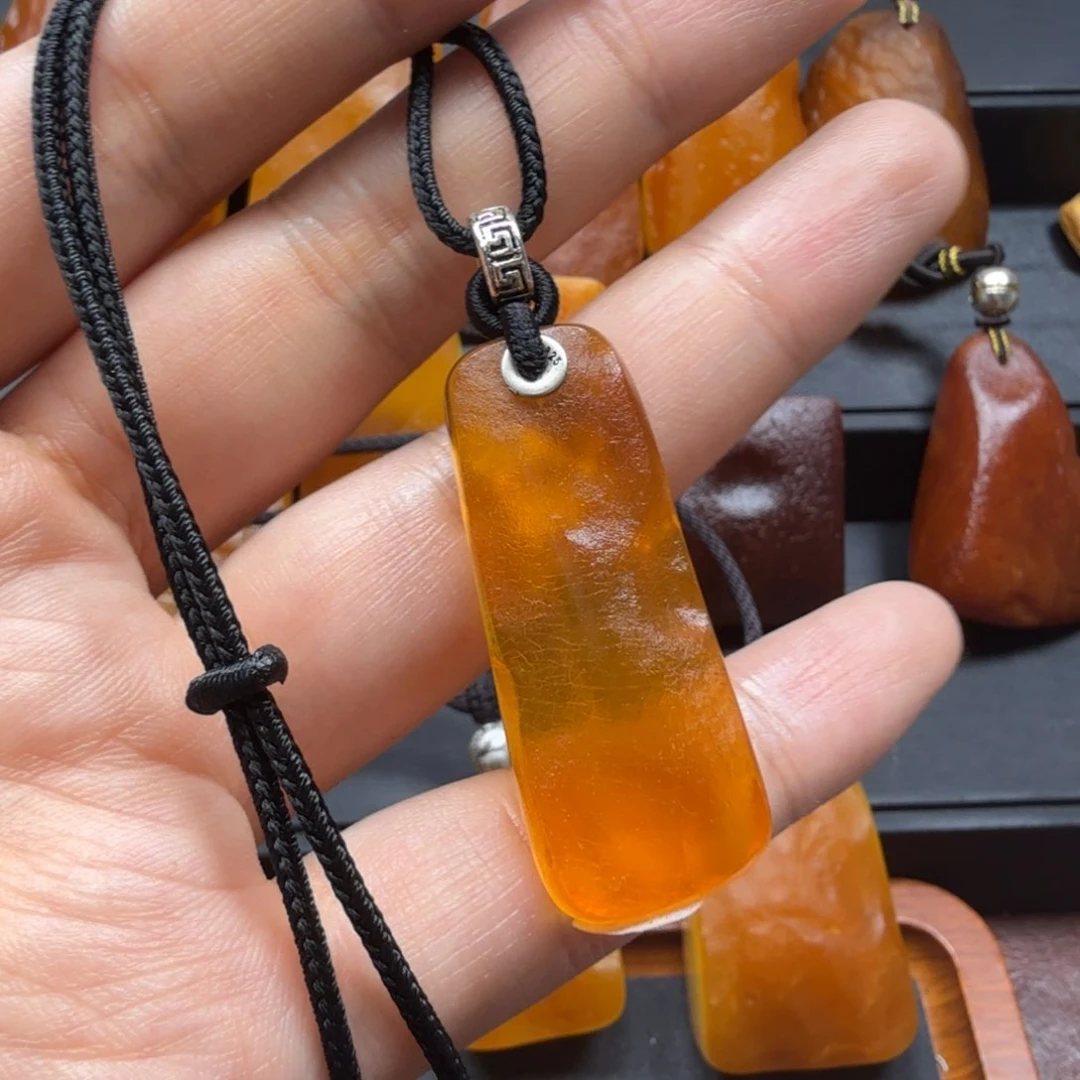 未镶嵌吊坠(赠链)琥珀