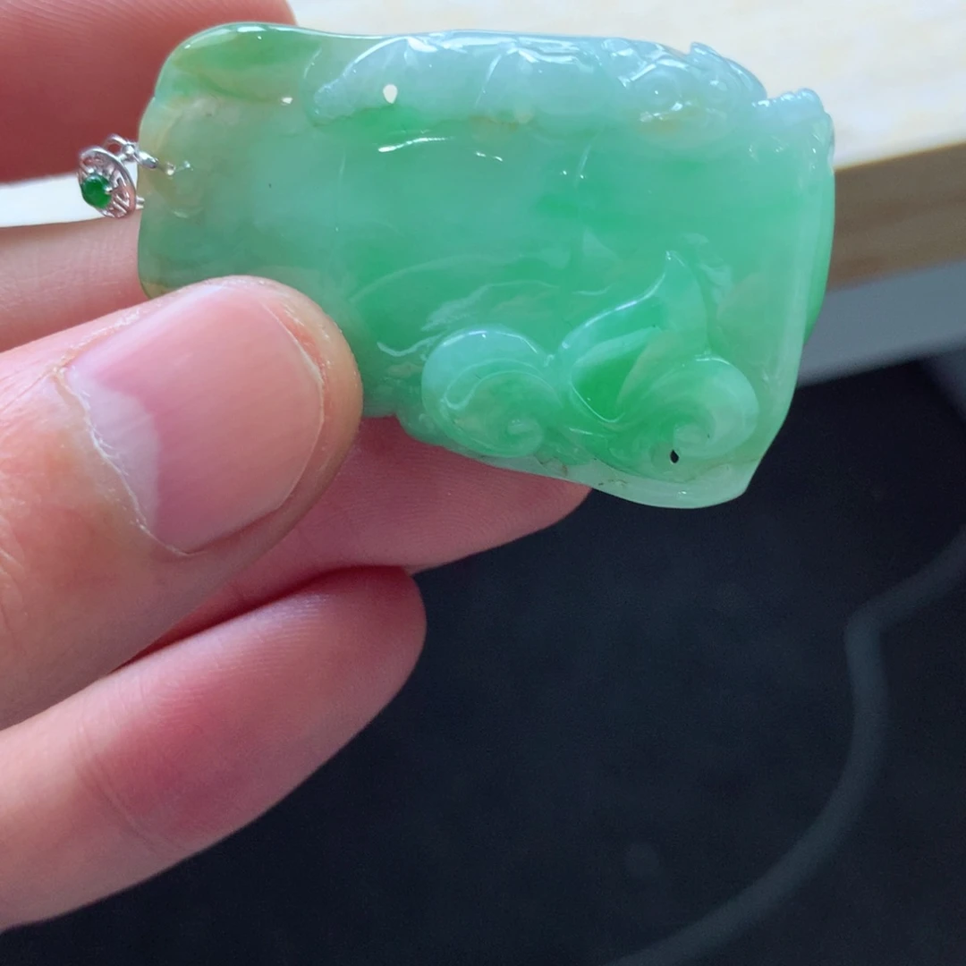 翡翠颈饰18K金镶嵌吊坠