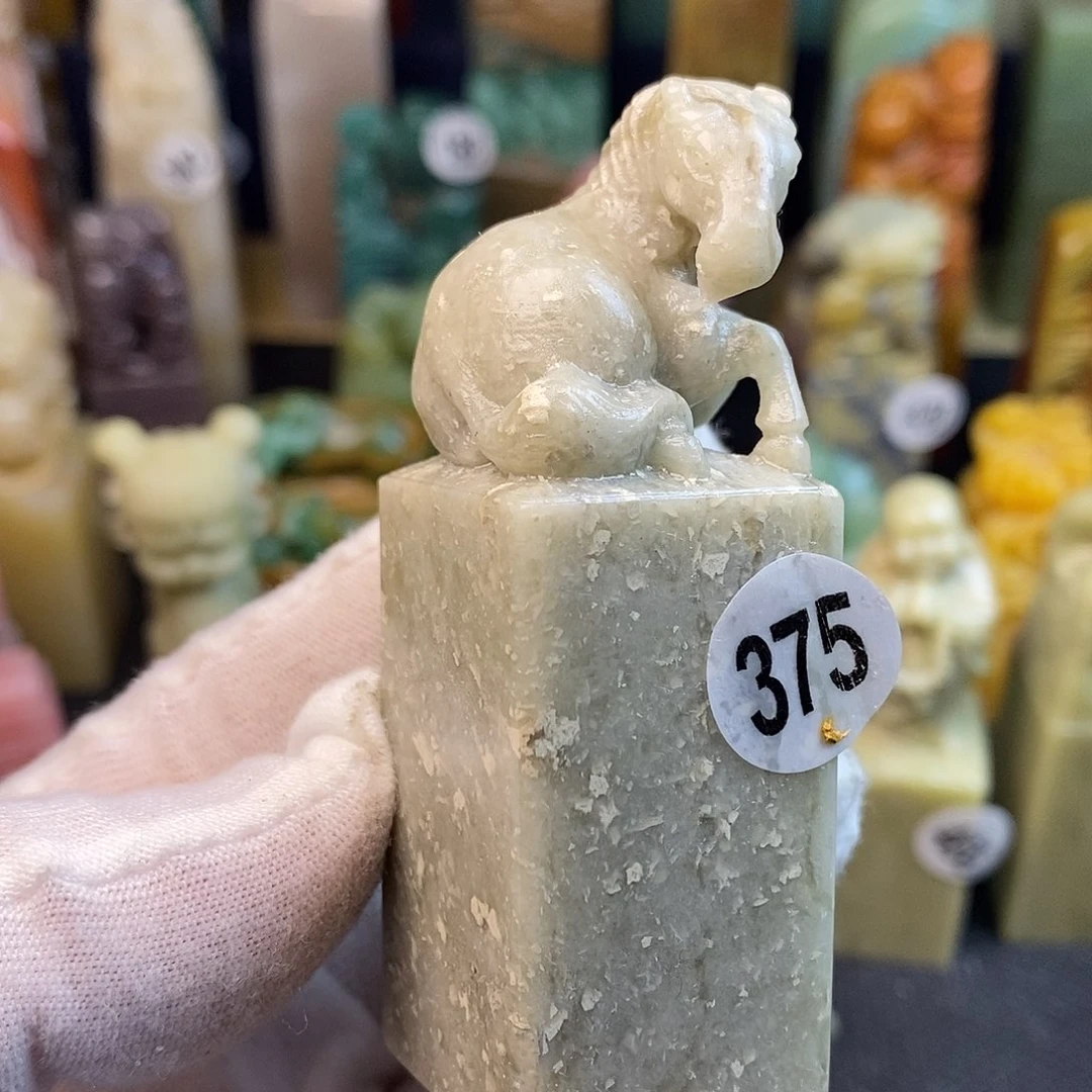 青田石篆刻艺术家的作品