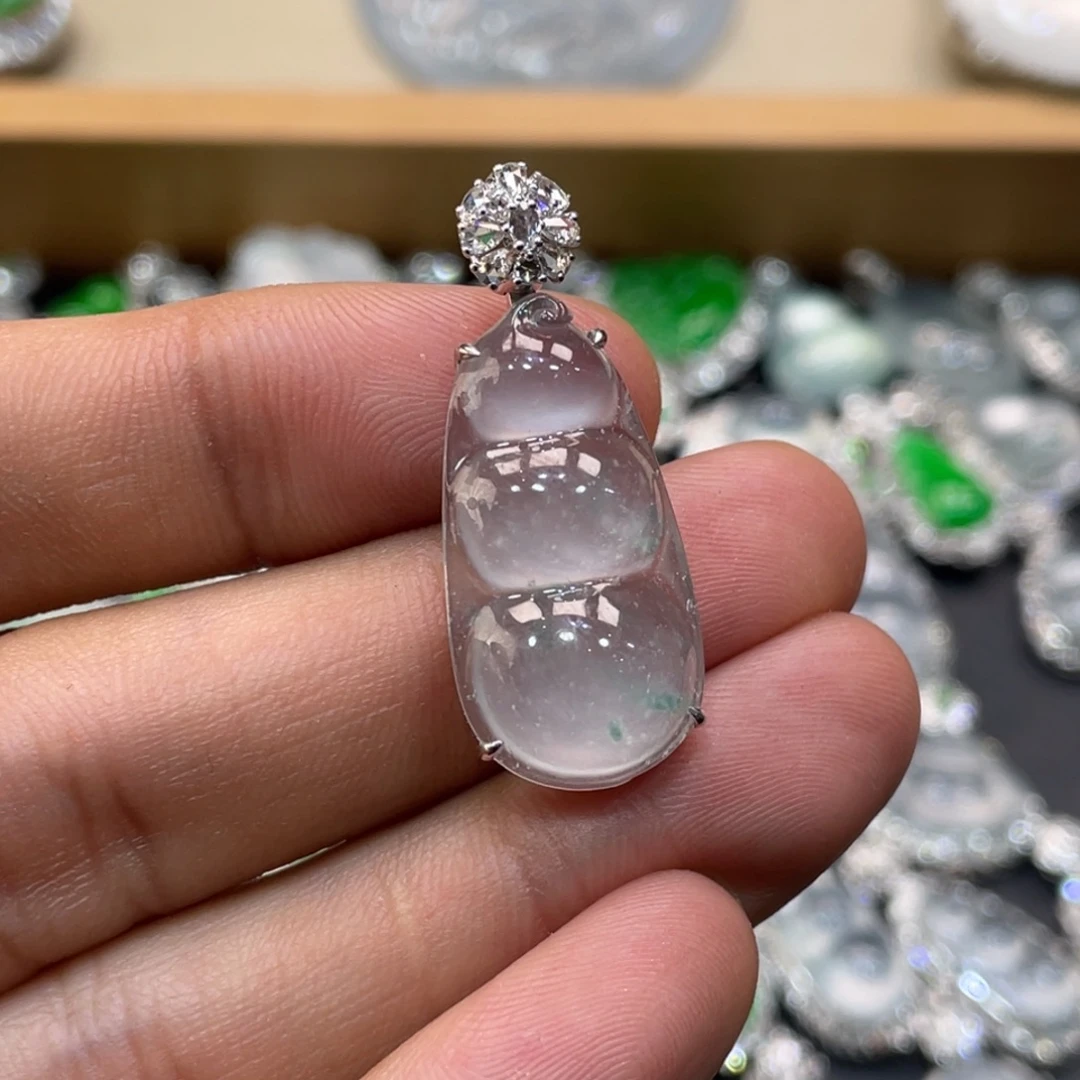 翡翠18K金镶嵌颈饰豆子