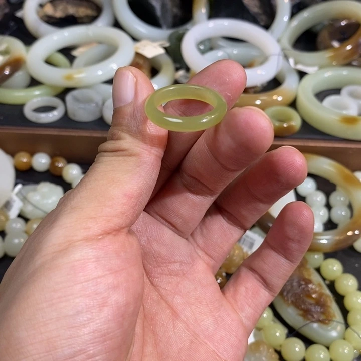 未镶嵌戒指和田玉虹*黄口戒圈