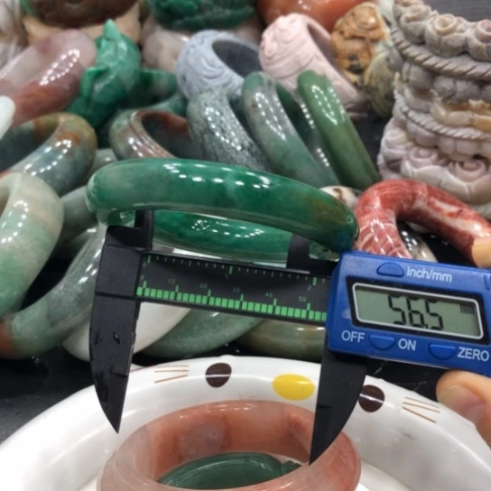 未镶嵌石英质玉珠宝半成品3