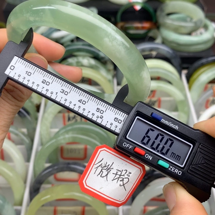 蛇纹石玉未镶嵌手镯1072