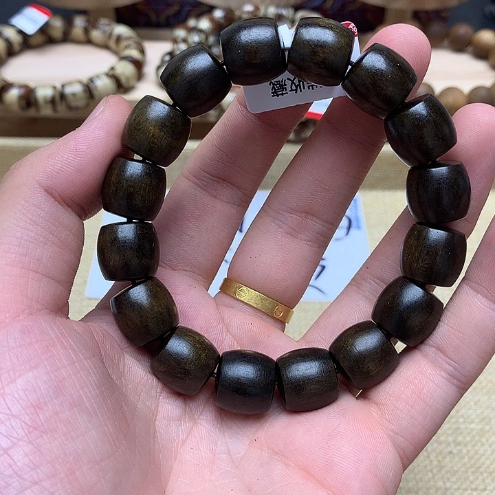 沉香碎屑沉香鹦哥绿90