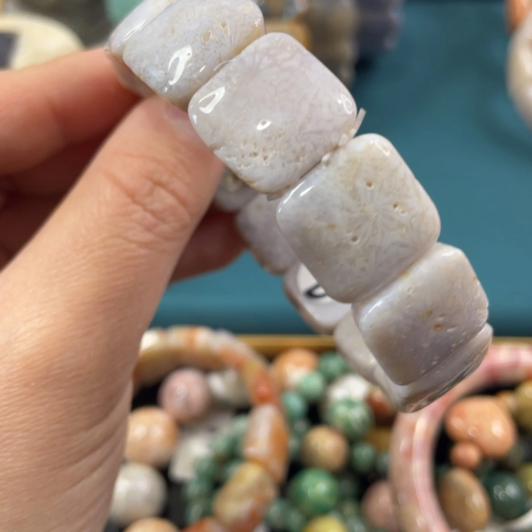 未镶嵌手镯硅化玉