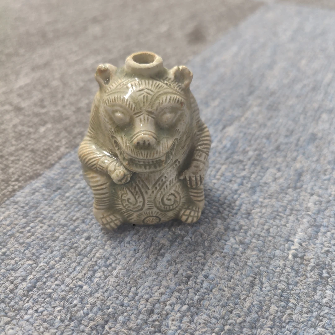 古陶瓷越窑青釉雕刻摆件/貔貅