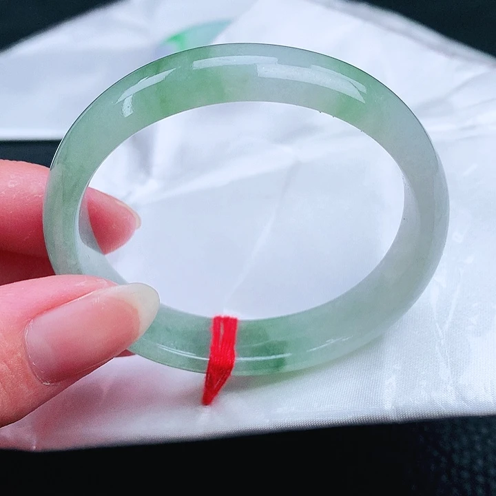 翡翠未镶嵌手镯（贵妃镯）。。