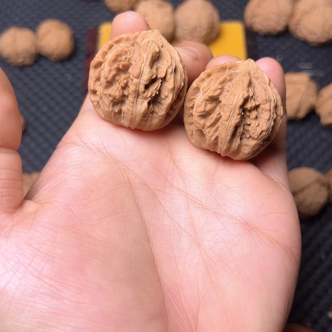 文玩核桃吊坠秋八棱