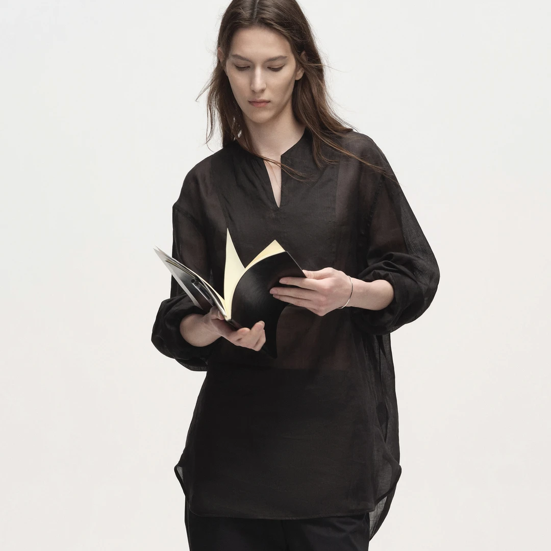 白弓BAIGONG/2025新款V领苎麻清透吸汗宽松气质衬衣36681X