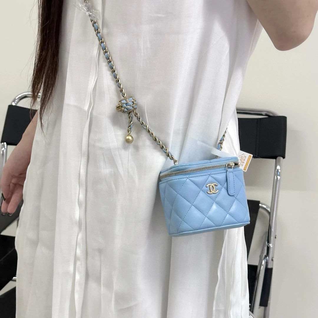95新 Chanel/香奈儿 chanel 奶蓝色金球小盒子斜挎包K