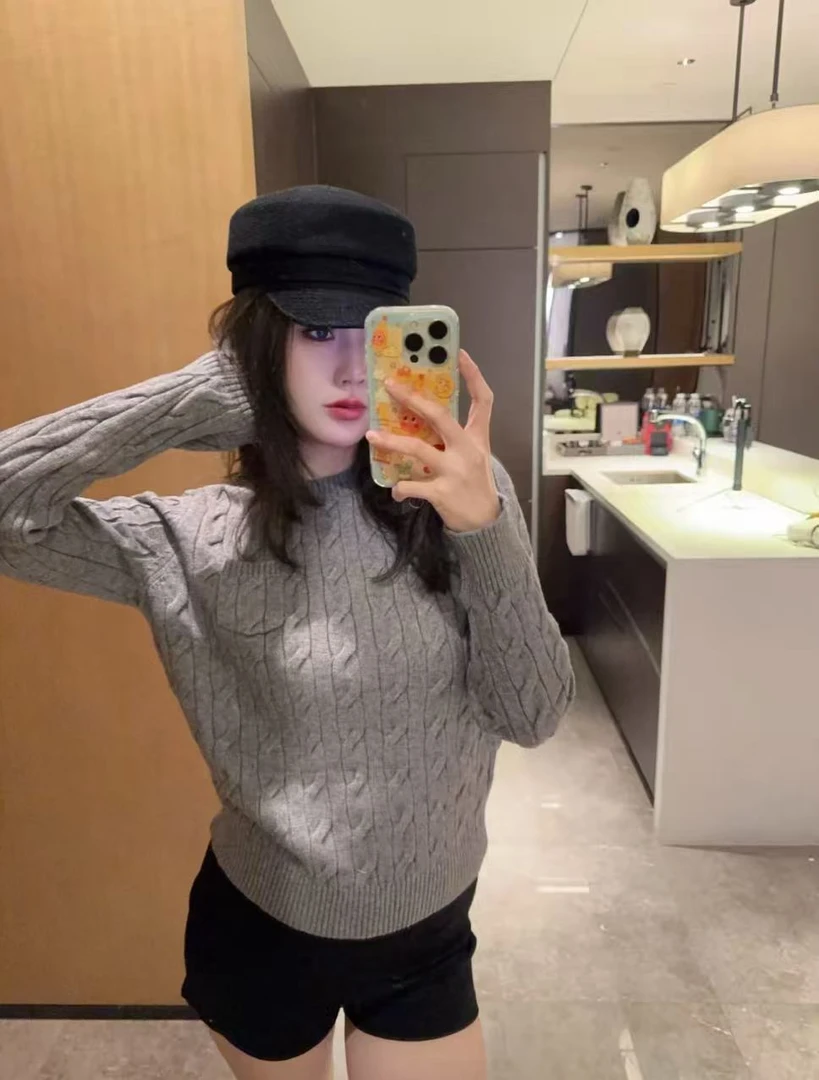 【CC】口袋毛衣秋冬经典麻花圆领口袋领带刺绣毛织针织衫百搭上衣女