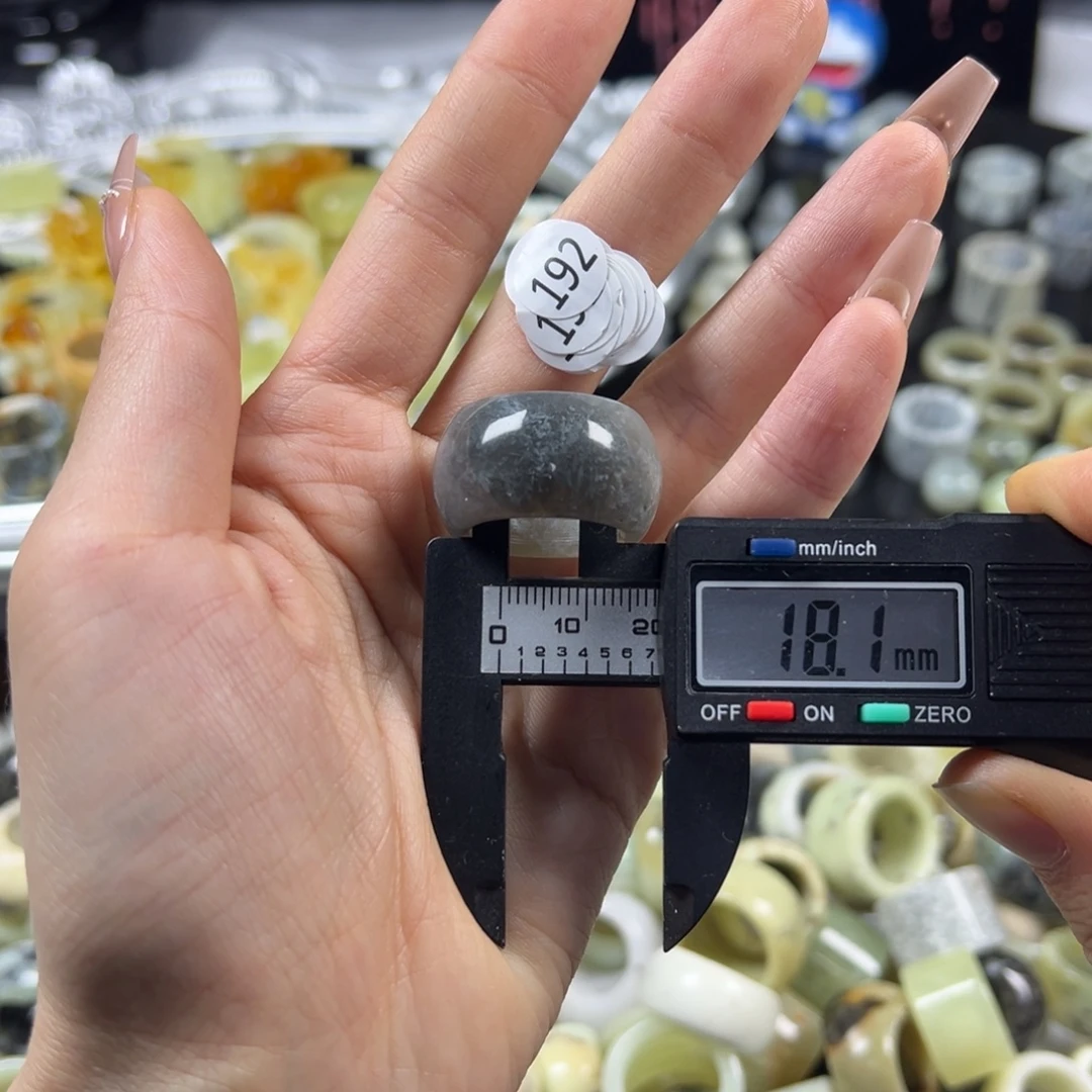 蛇纹石玉未镶嵌戒指