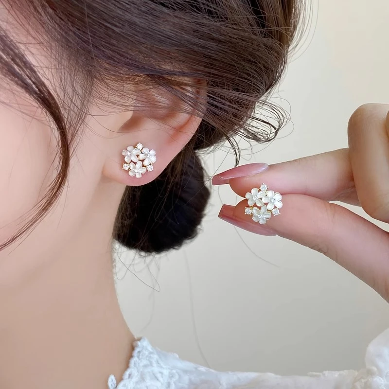 铜合金耳饰 花朵春夏耳钉女2025新款爆款轻奢高级感耳环独特耳饰