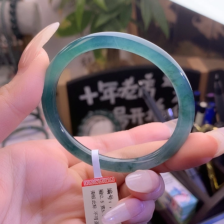 大***前翡翠未镶嵌手镯52