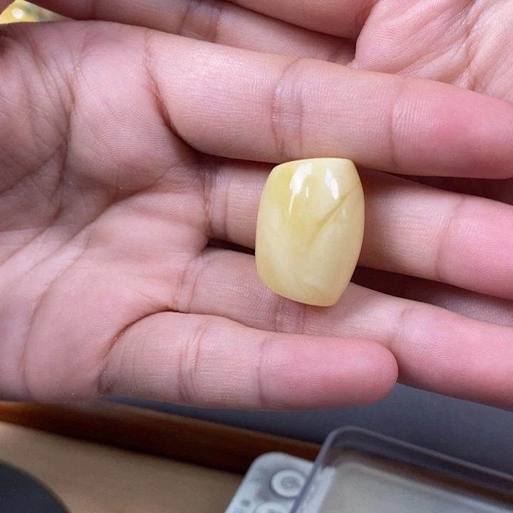 琥珀裸石未镶嵌桶珠