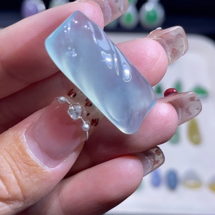 翡翠未镶嵌颈饰随行