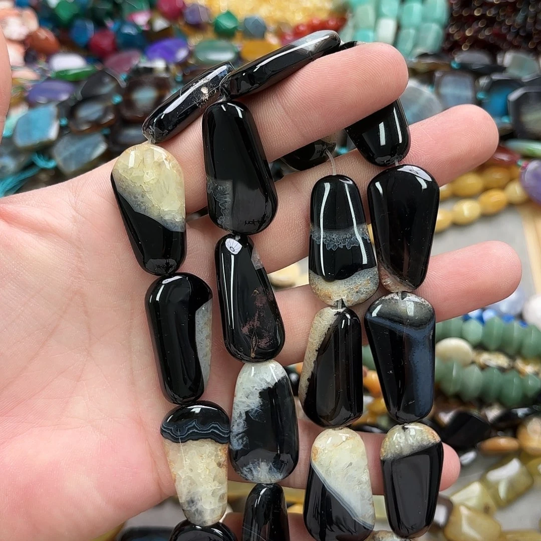 玛瑙/玉髓未镶嵌珠宝半成品18×35共生玛倒角水滴一条