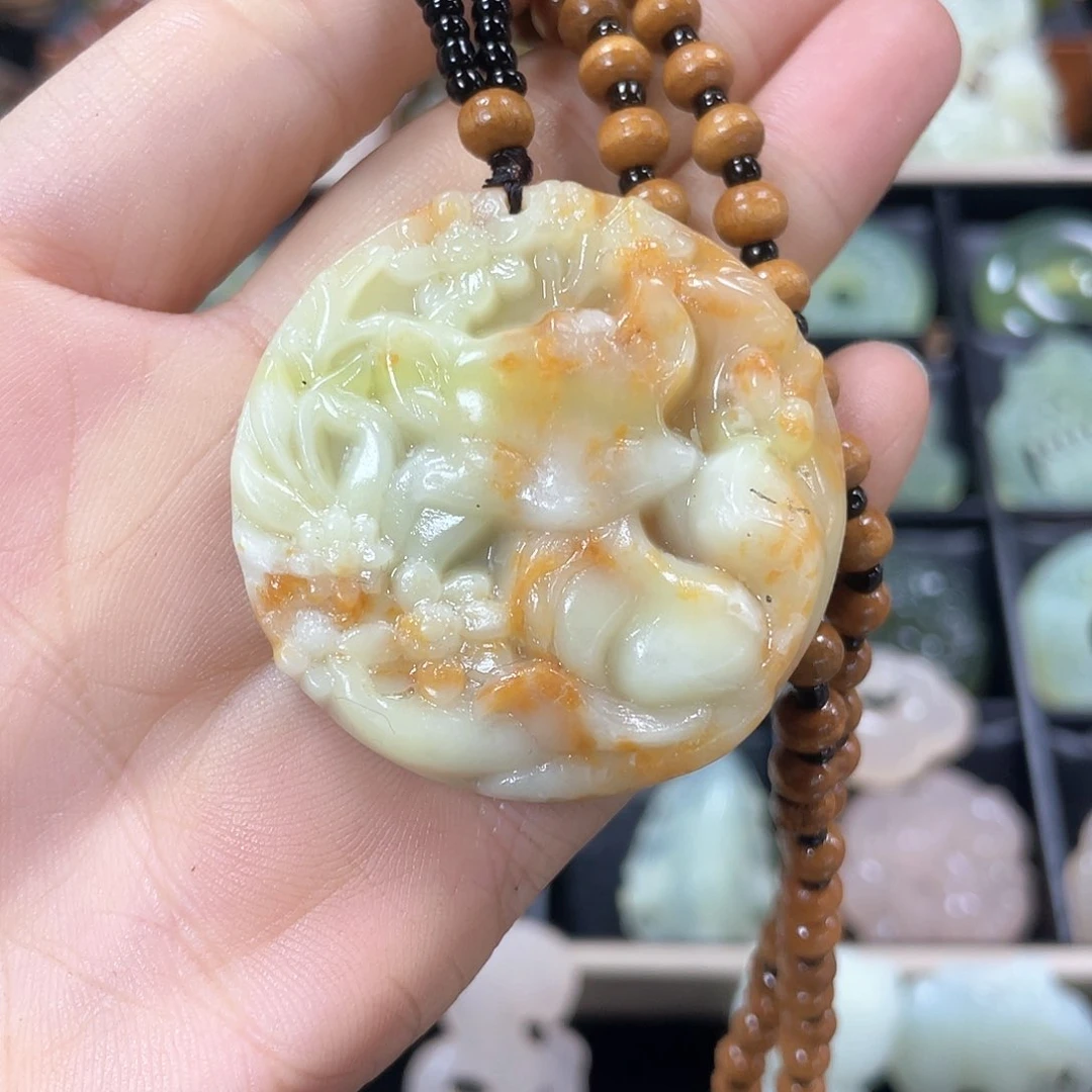 蛇纹石玉颈饰未镶嵌