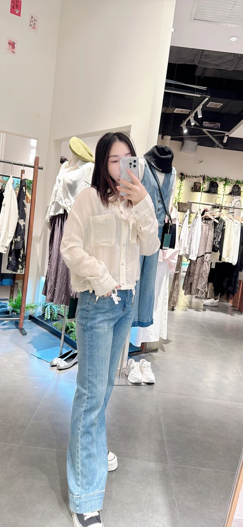 设计师蝴蝶扣衬衫