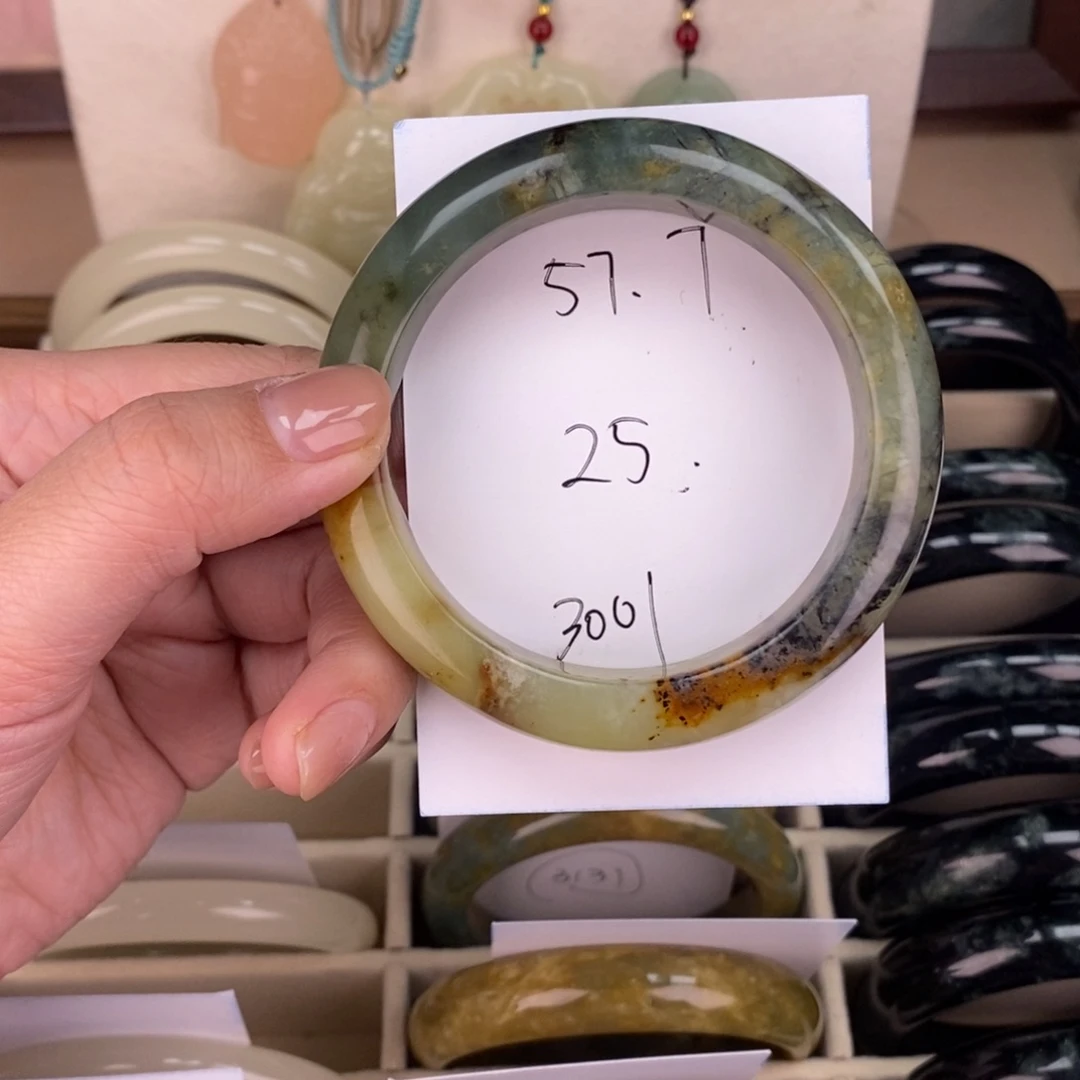 蛇纹石玉手镯未镶嵌