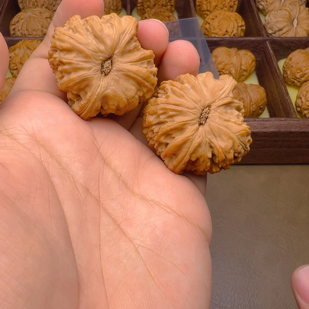 文玩核桃把件球白