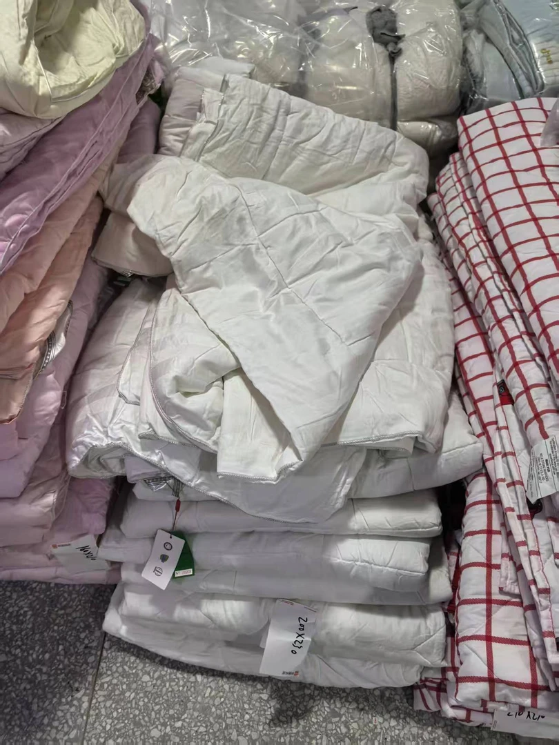 《厚广家》3楼200×230表面全棉白色春秋被 发1张