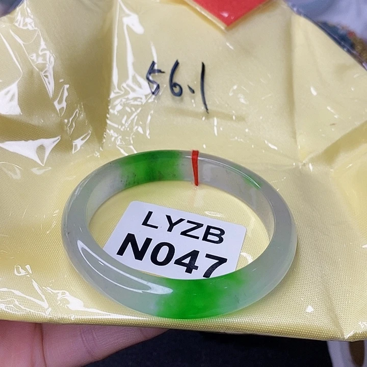 翡翠手镯未镶嵌风**正