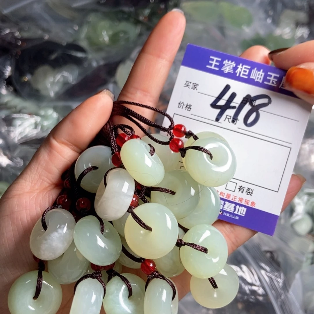 岫玉吊坠吊坠未镶嵌多样性，发一个