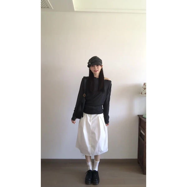 韩系斜肩黑色长袖t恤女早秋新款露肩修身显瘦休闲上衣+裙子套装