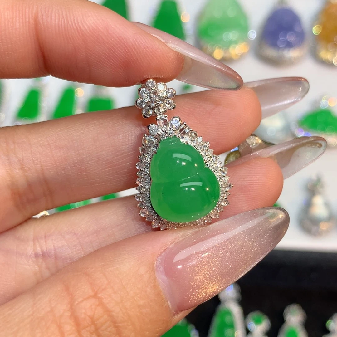 翡翠颈饰18K金镶嵌「****」翡翠