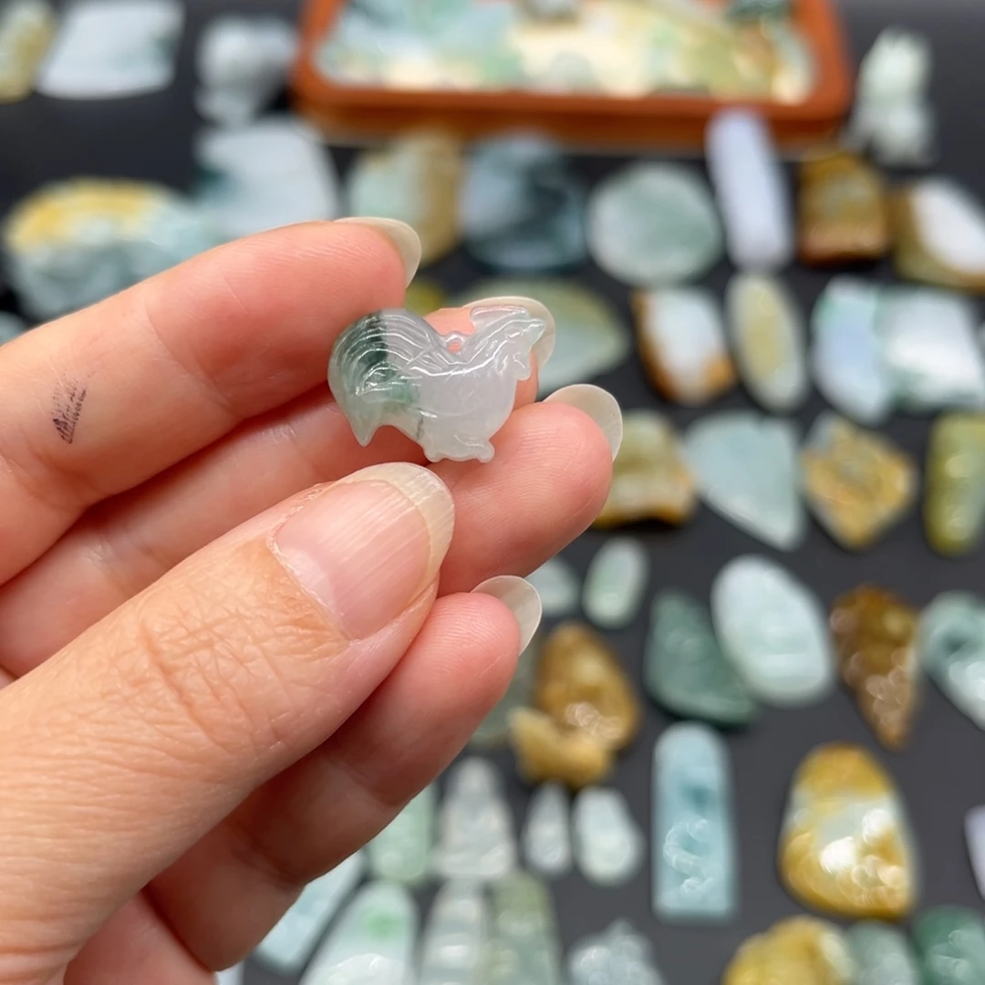 翡翠未镶嵌颈饰公鸡