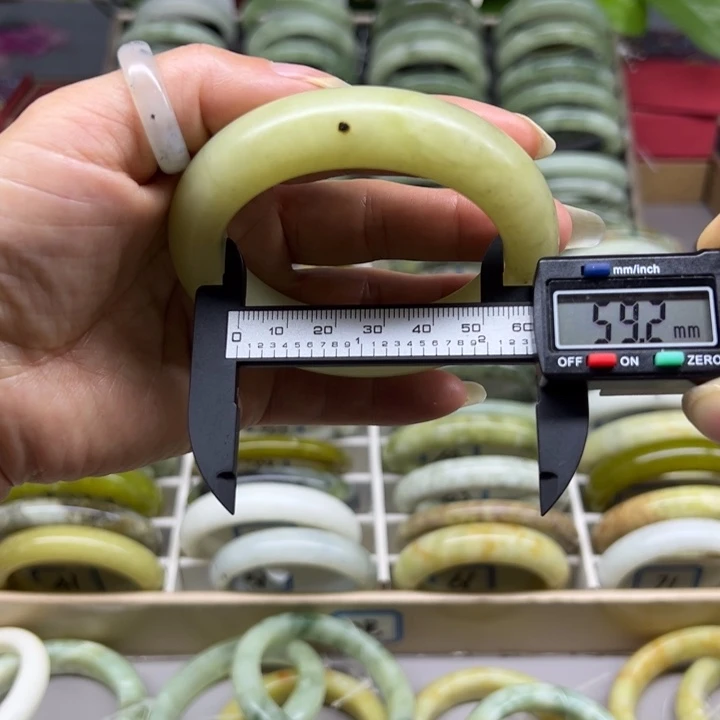 蛇纹石玉未镶嵌手镯68