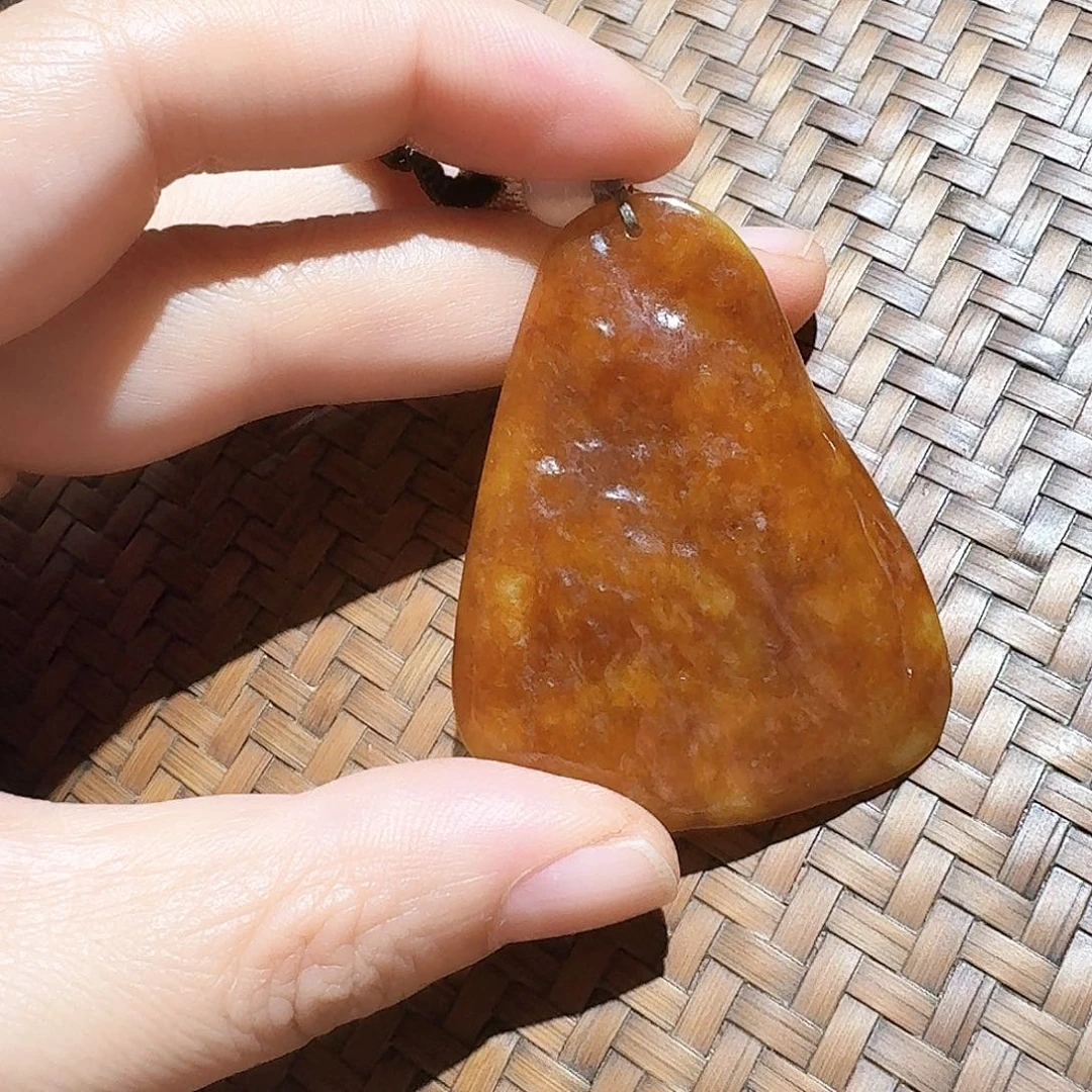 颈饰未镶嵌翡翠个性十足