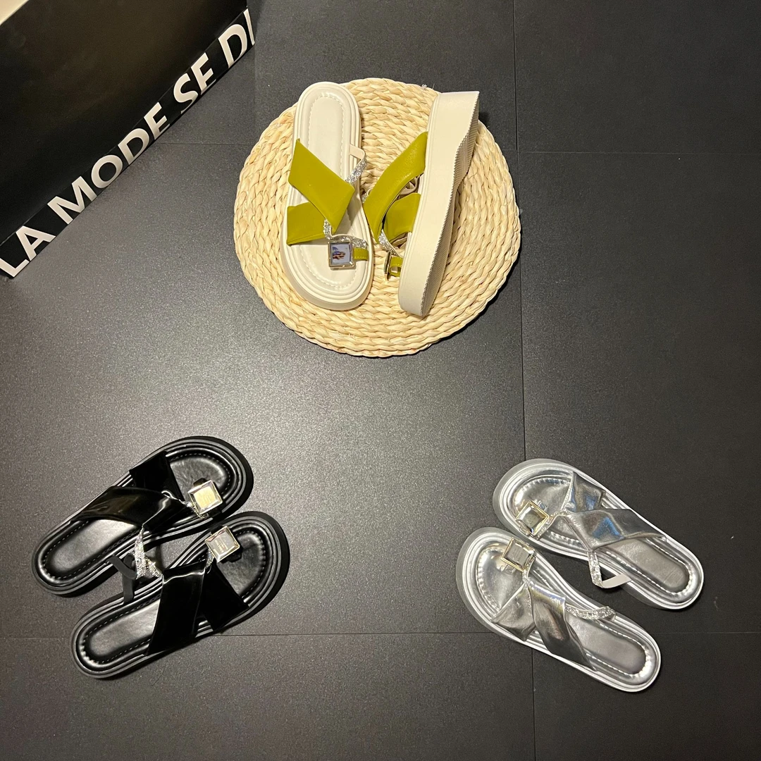 2025年夏季新款爆款套趾水钻时尚休闲气质百搭款日常简约休闲拖鞋